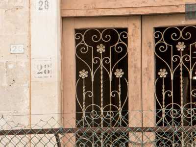 L'edificio sorge al civico 28 di via Guglielmo Marconi, a pochi passi dl centro storico e si sviluppa su due livelli